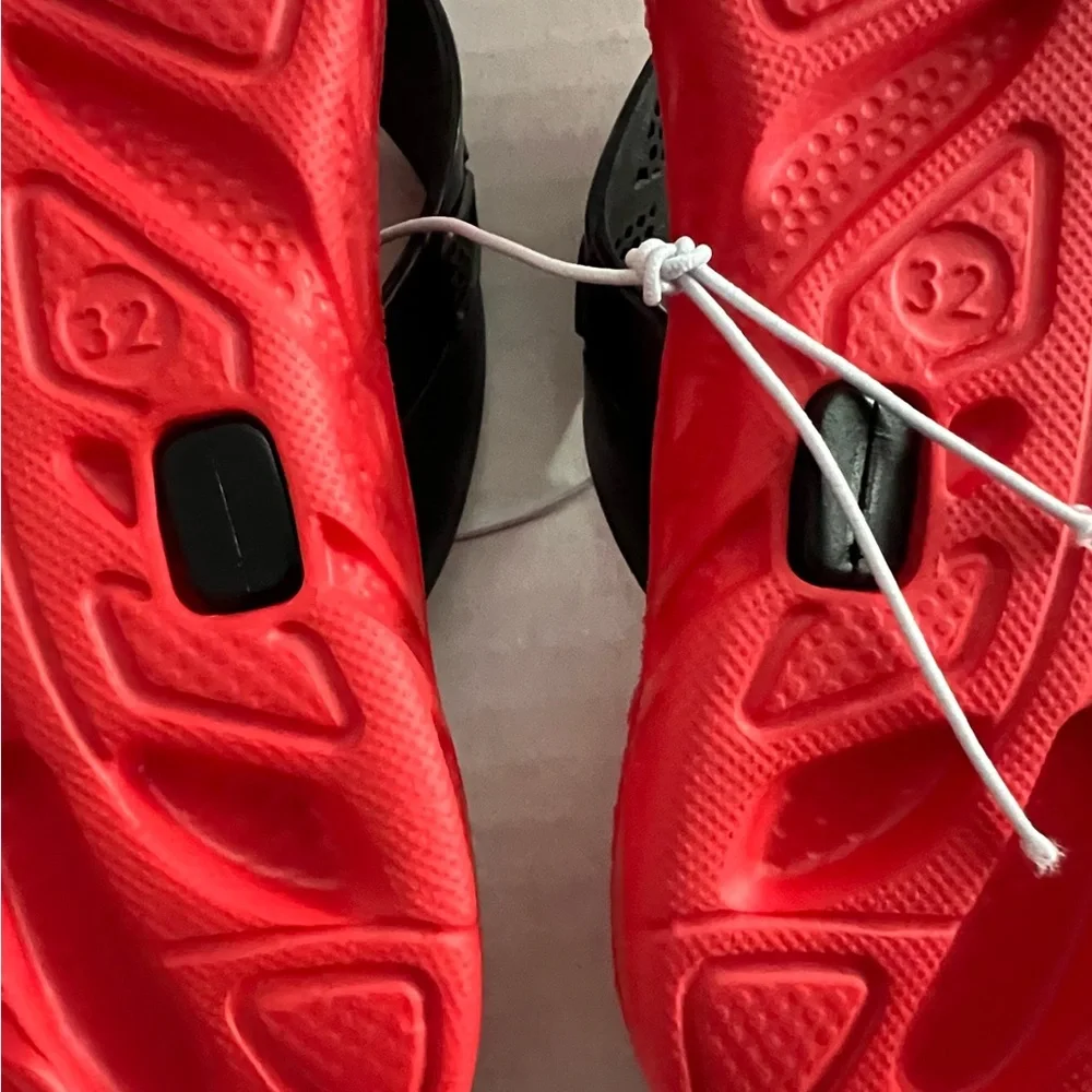 NWT MomentumBrands Flip Flop For Boy Red/Black Size US 32 1.5 7/9in./ 20cm.Beach